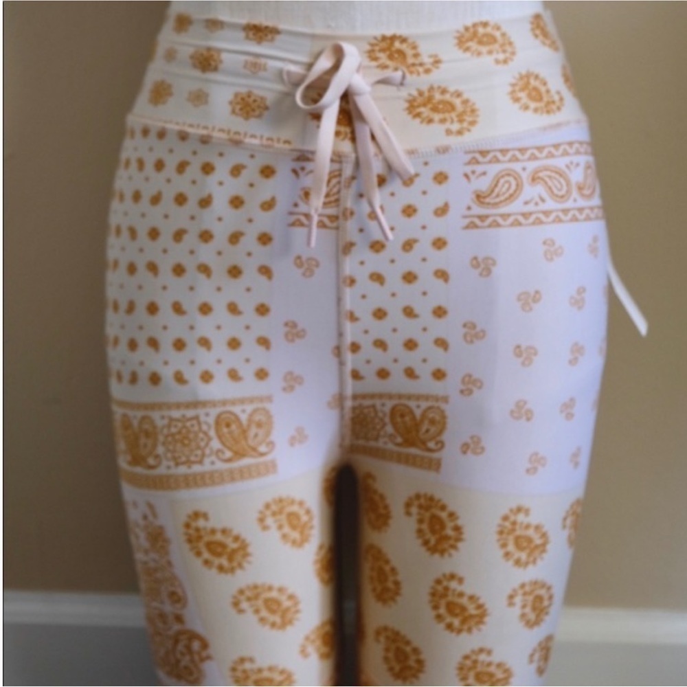 The Upside X Anthropologie Carmen Bandana Yoga Leggings Gold Paisley NWOT🍑🍑🍑 - Picture 8 of 12